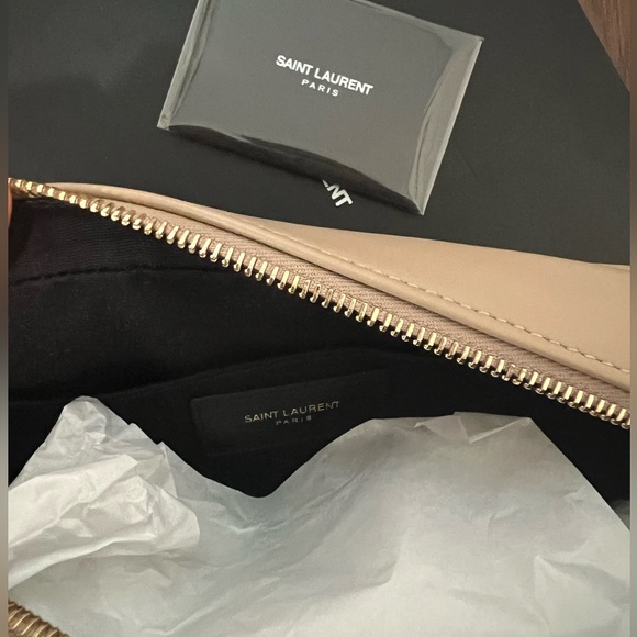 SAINT LAURENT
Lou Quilted Leather Camera Bag
DARK BEIGE, One Size - Picture 6 of 10